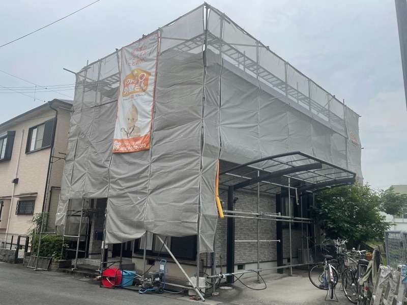 奈良で屋根・外壁塗装工事　高圧洗浄の様子です