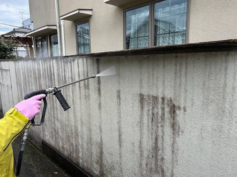 桜井市で塀塗装しています　～高圧洗浄～　みなみ美装株式会社